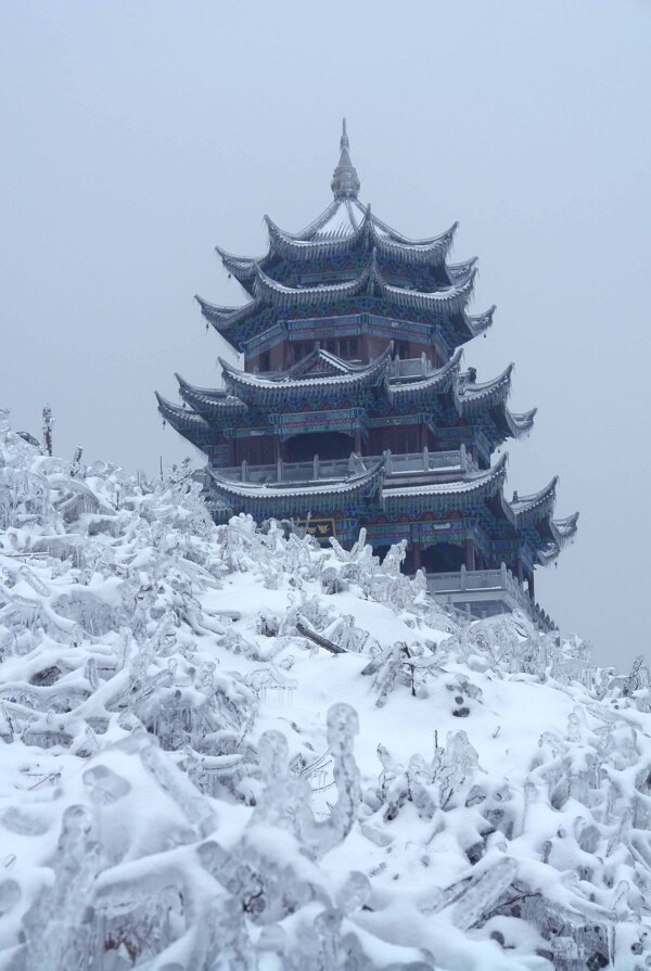 雪中登高閣圖片