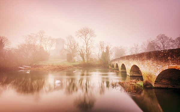 粉色小桥流水背景