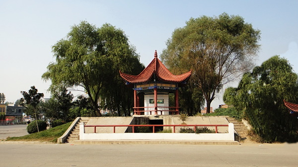 新村的渠首图片