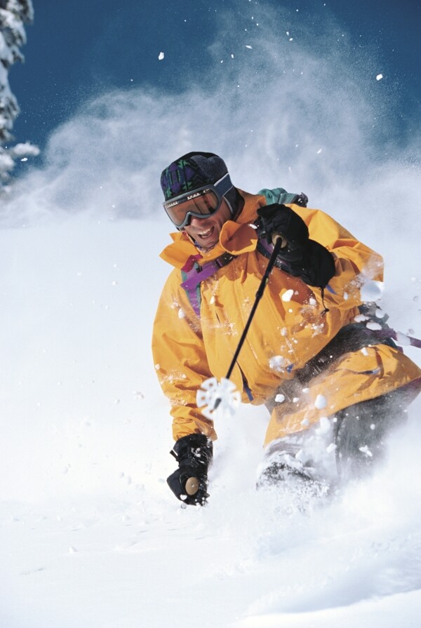高山滑雪运动运动员图片