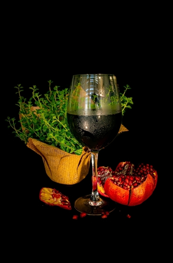 黑色的葡萄酒图片