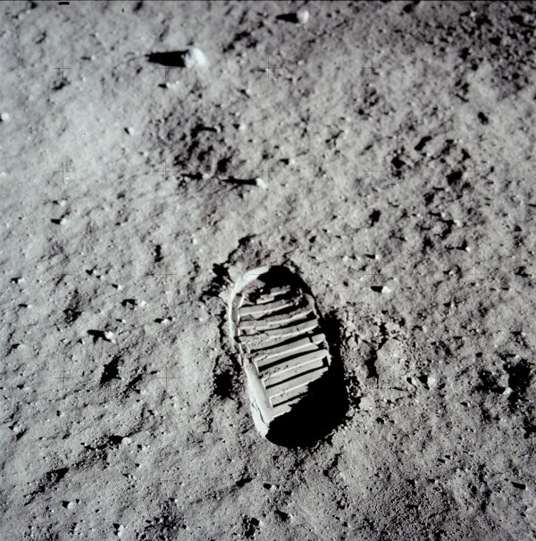 人类在月球的足迹图片