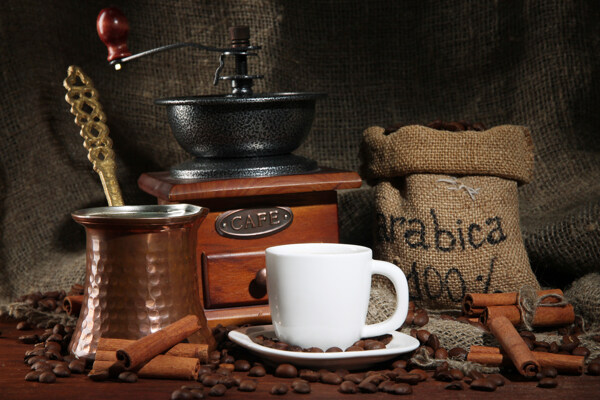 咖啡研磨机与咖啡图片