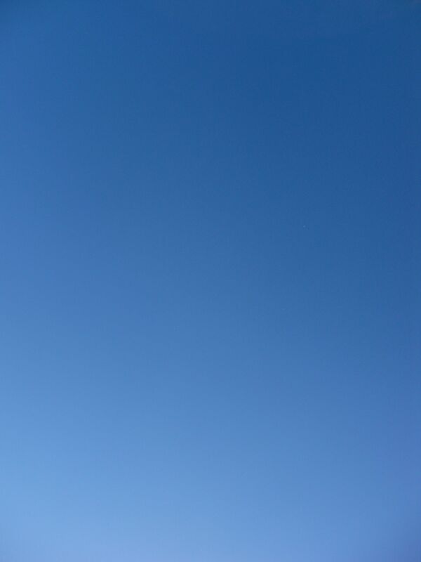 碧空如洗纯净的蓝色天空