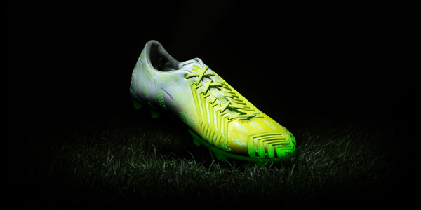 ADIDAS顶级足球鞋图片