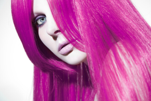 紫色头发美女摄影图片