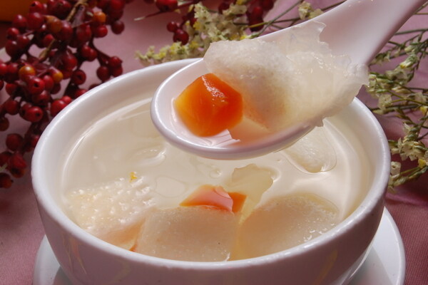 冰糖银耳炖梨甜品图片