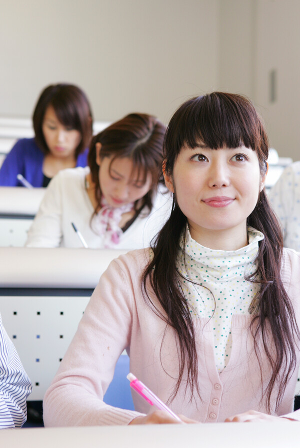 課堂上的大學(xué)生圖片