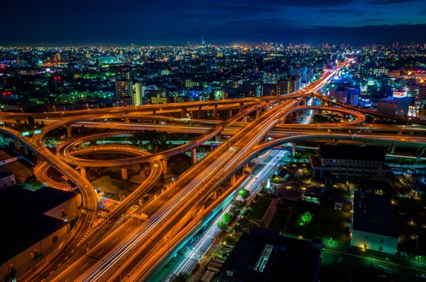 日本大阪城市夜景俯瞰图片