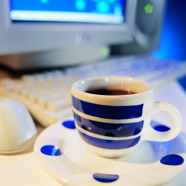 蓝白风格咖啡杯与蓝山咖啡