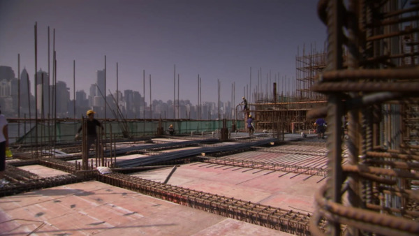 城市大楼建设工忙碌的身影高清实拍视频