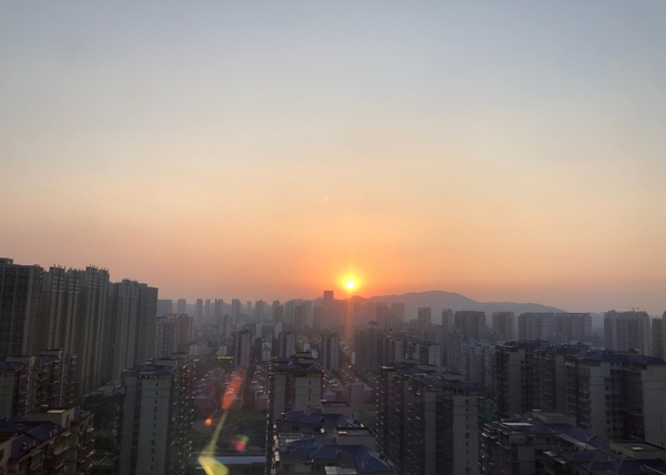 城市的朝阳落日图片
