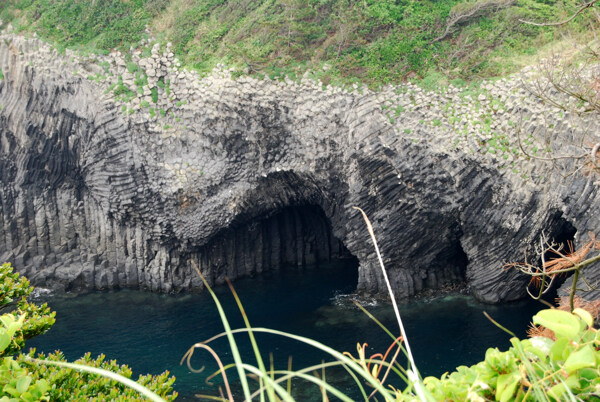 玄武岩洞图片