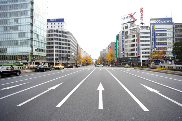 大阪中心的柏油道图片