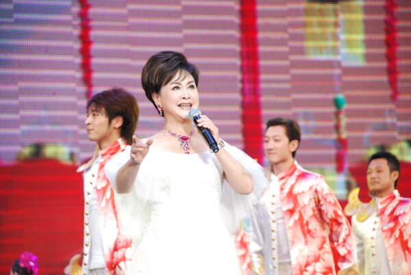 李谷一舞臺演唱圖片