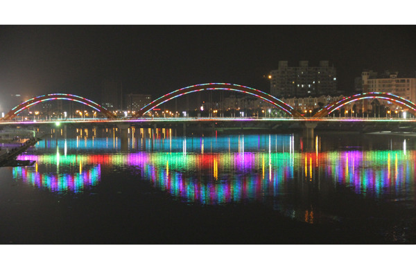 彩虹桥夜景图片