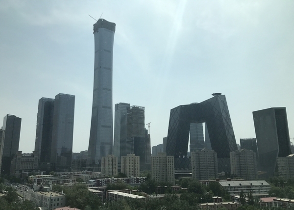 北京中国尊和央视大裤衩