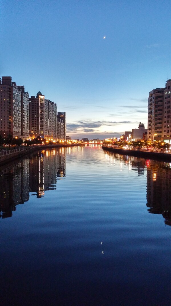 黄昏夜景运河图片