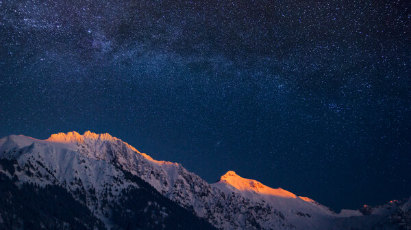 大山夜景圖片