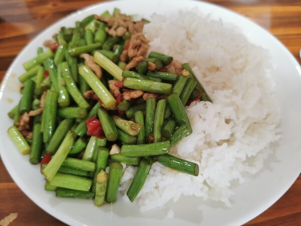 肉絲蒜苔飯