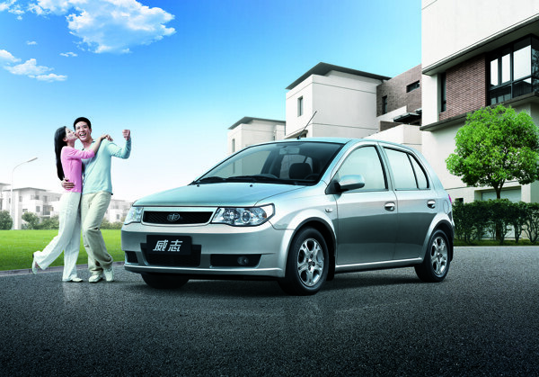 跳舞的夫妻與轎車圖片