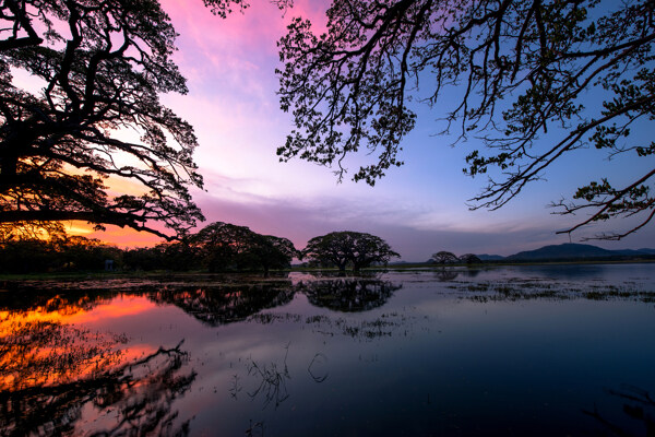 美丽湖泊晚霞风景图片