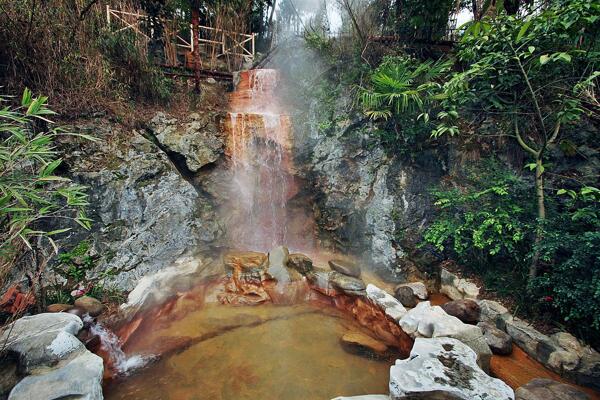 山地温泉池图片