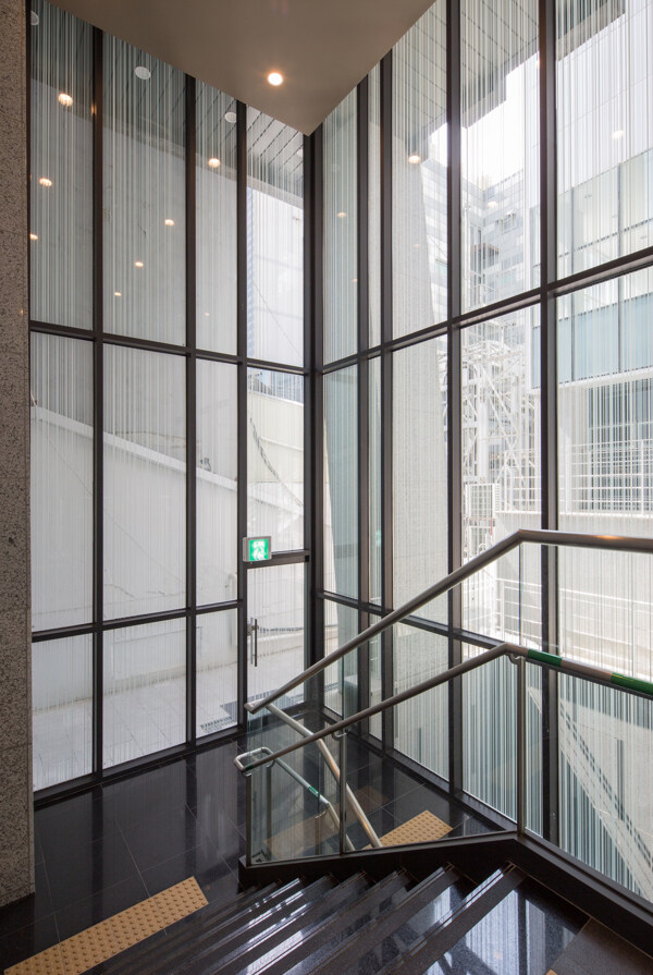韩国酒店楼梯玻璃墙