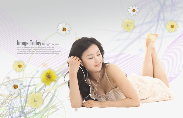趴著聽音樂的美女和小花