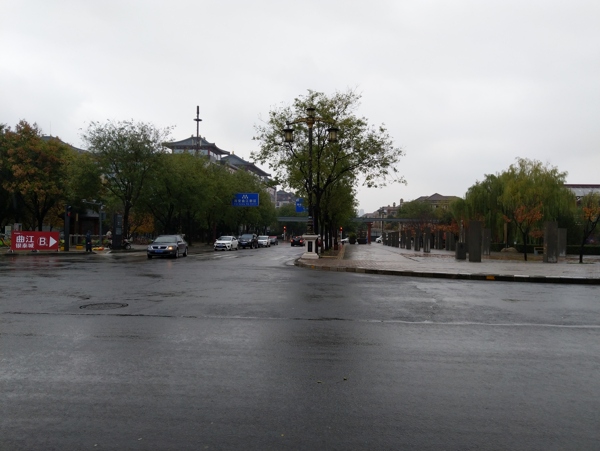 雨天的城市道路风景