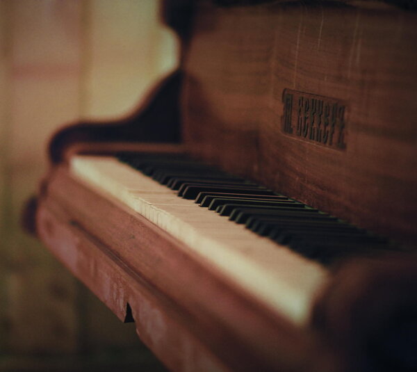 旧钢琴