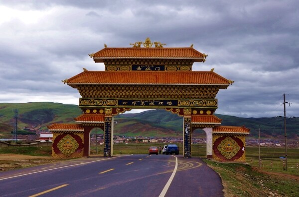 318川藏线高城理塘风景摄影图片