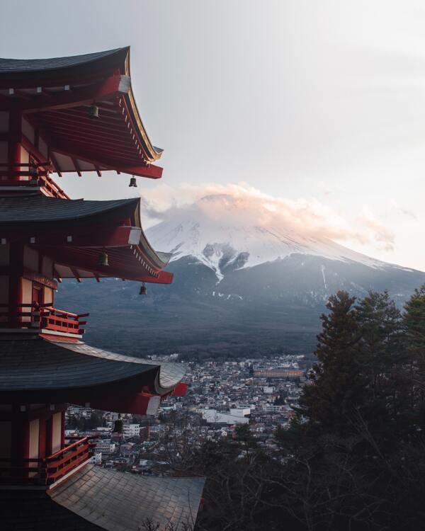 高端建筑雪山風(fēng)景背景