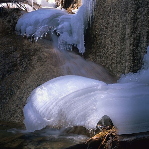 冰冻的小溪高清风景图片图片