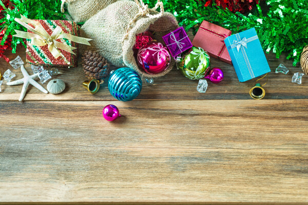 木板上的圣诞节装饰品