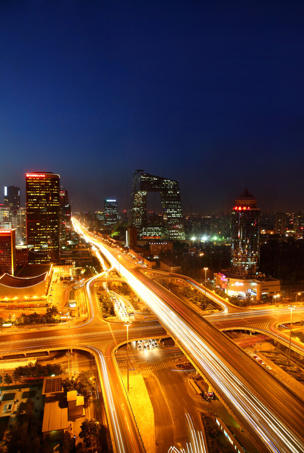 商业交通夜景图片