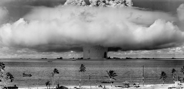 海上氢弹爆炸图片