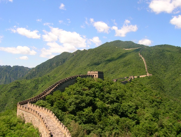 郁郁青山和巍峨雄偉的長城