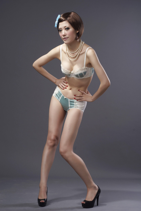 內(nèi)衣美人圖片