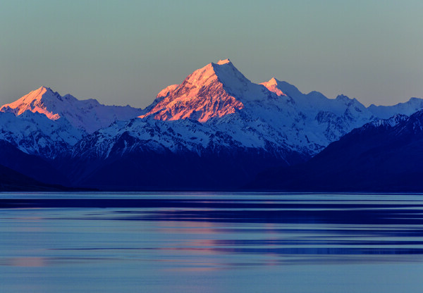 海边雪山风景图片