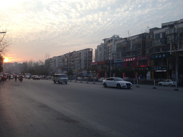 黄昏街景图片