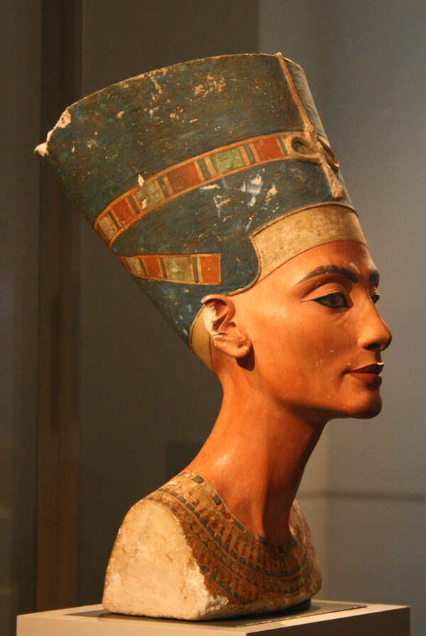 纳芙蒂蒂王后雕像图片