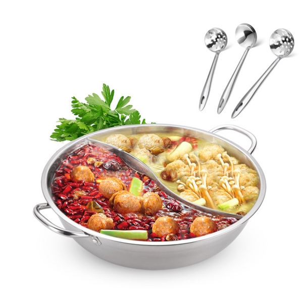 鸳鸯火锅食物丸子团圆美味汤勺漏勺蔬菜