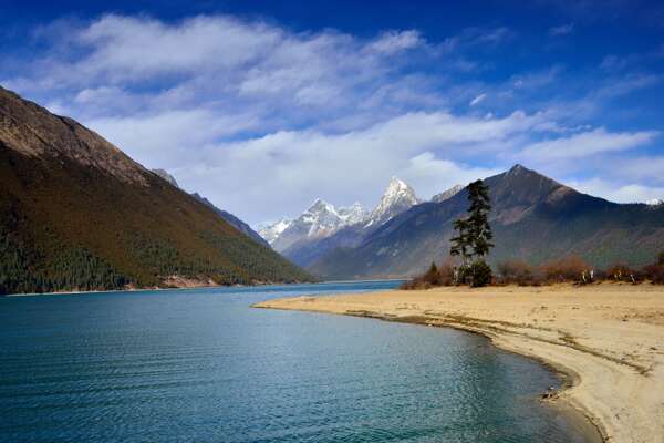 巴松措风景