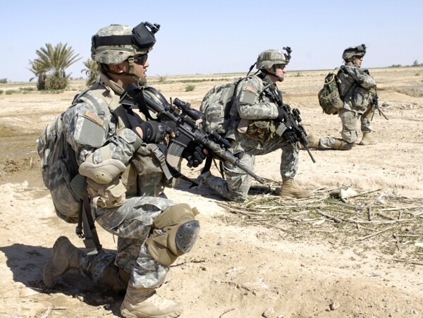 美军在伊拉克戒备图片