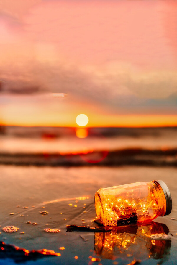 夕阳海边漂流瓶