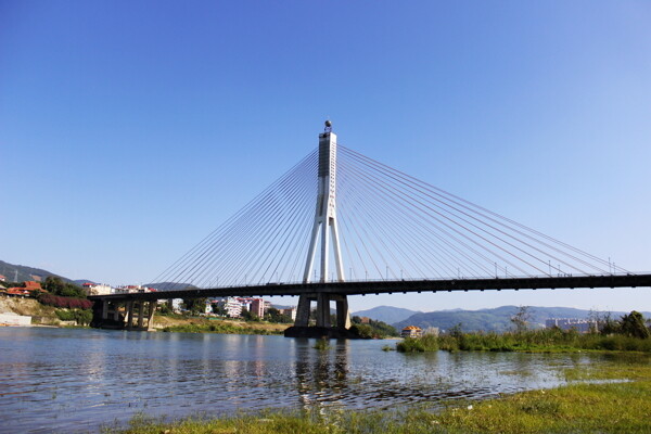 西双版纳大桥图片