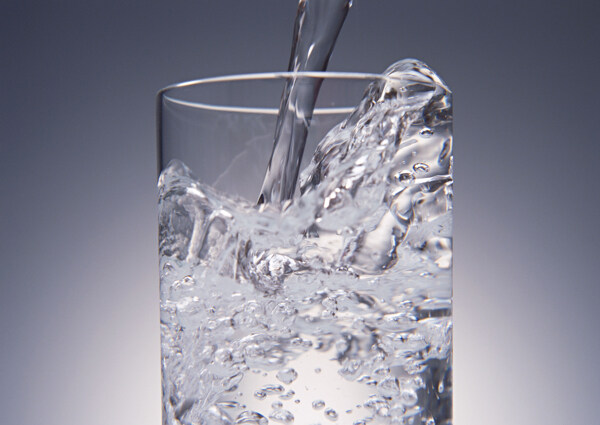 水水杯倒水清水泉水净水工业水源玻璃杯图片