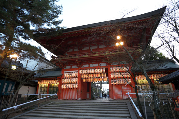 日本八坂神社南门图片