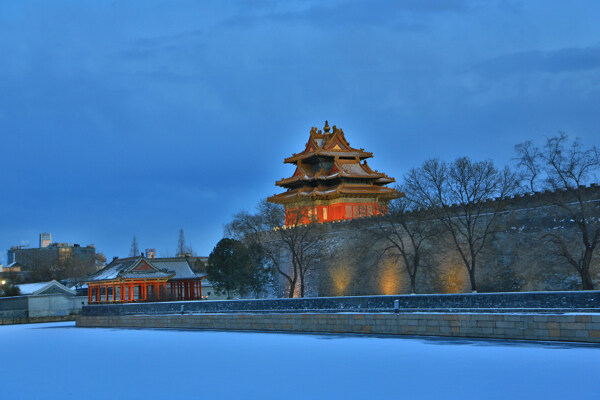 北京雪后的紫禁城角楼美景图片
